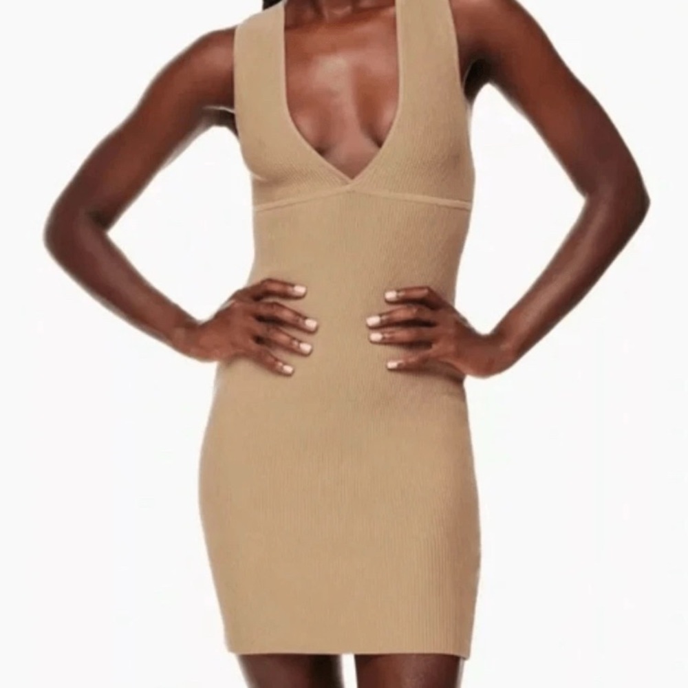 Babaton Aritzia Deep V Sculpt Camel Knit Dress Size Small 2-4